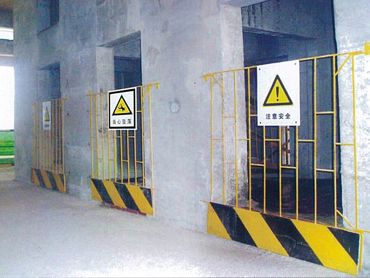 05电梯井口防护效果图