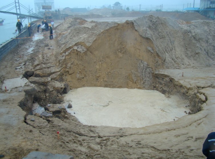 超大直径泥水盾构施工方案资料下载-大直径泥水盾构穿越复合地层水域施工技术