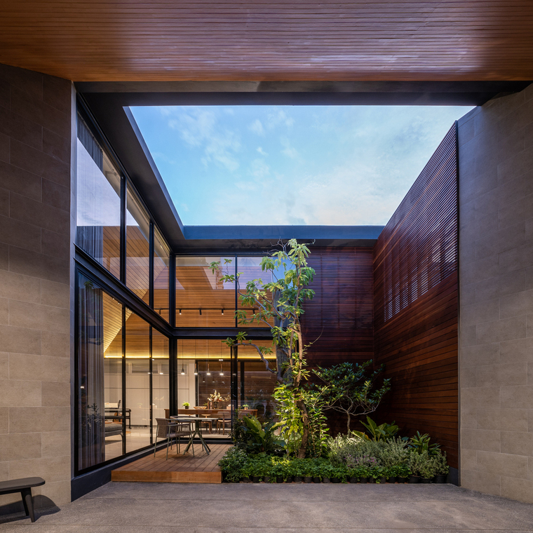 泰国屋顶屋外部实景图