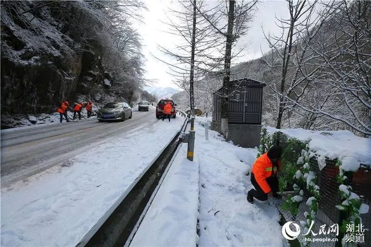 神农架高山公路开“地暖” 啦_4