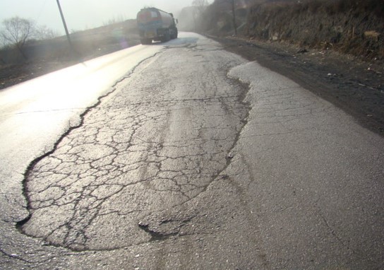 高速公路的沥青路面设计资料下载-我国高速公路沥青路面损坏类型及原因分析