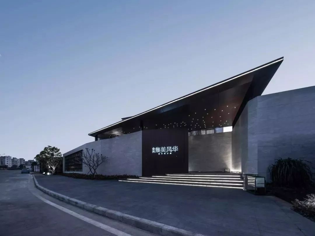 入口界面风格现代而简约,不同建筑材质的质感与色彩经过对比与拼接