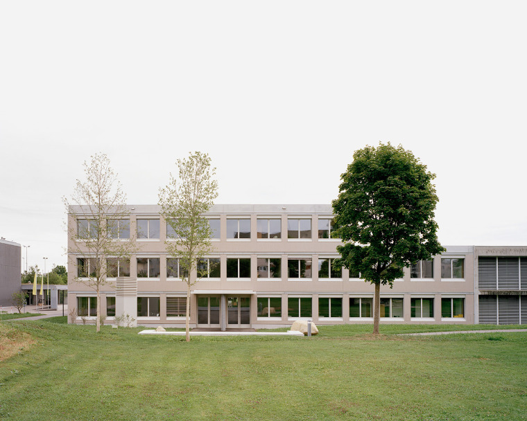 瑞士罗曼斯霍恩中学-018-secondary-school-romanshorn-by-bak-gordon-arquitectos-architekturburo-bernhard-maurer-gmbh