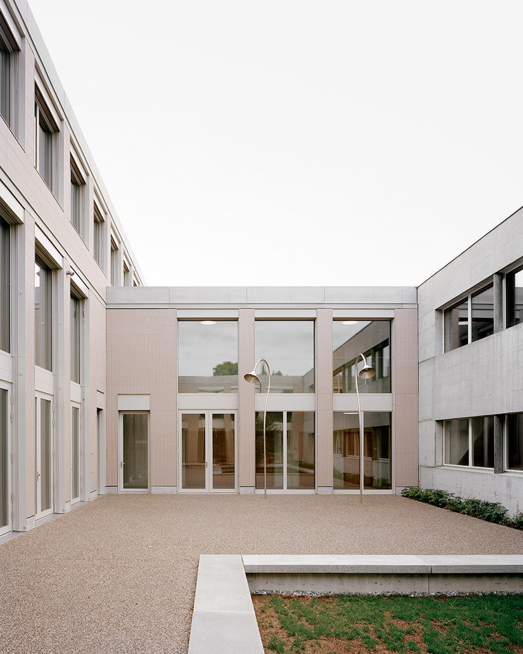 瑞士罗曼斯霍恩中学-021-secondary-school-romanshorn-by-bak-gordon-arquitectos-architekturburo-bernhard-maurer-gmbh