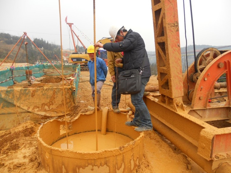 旋挖成孔破桩头技术交底资料下载-高速公路桥梁桩基础施工技术交底