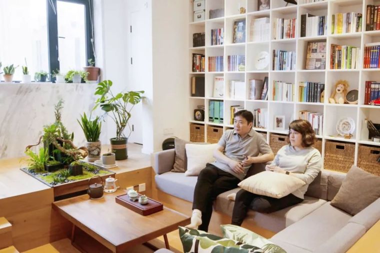 室内悬空空间资料下载-上海夫妇撬开地板、卧室悬空，60㎡变豪宅