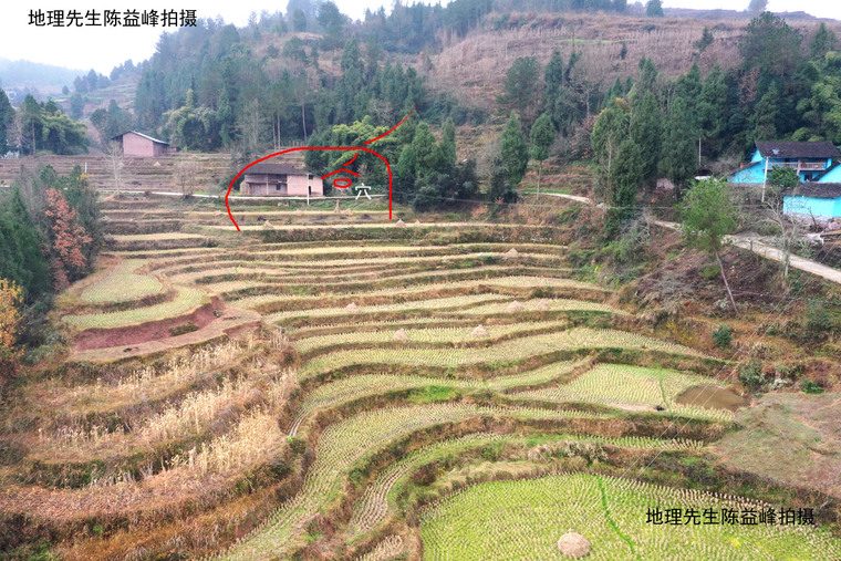 蝉翼砂,生于乳突两旁,位于虾须水之外,而藏在龙