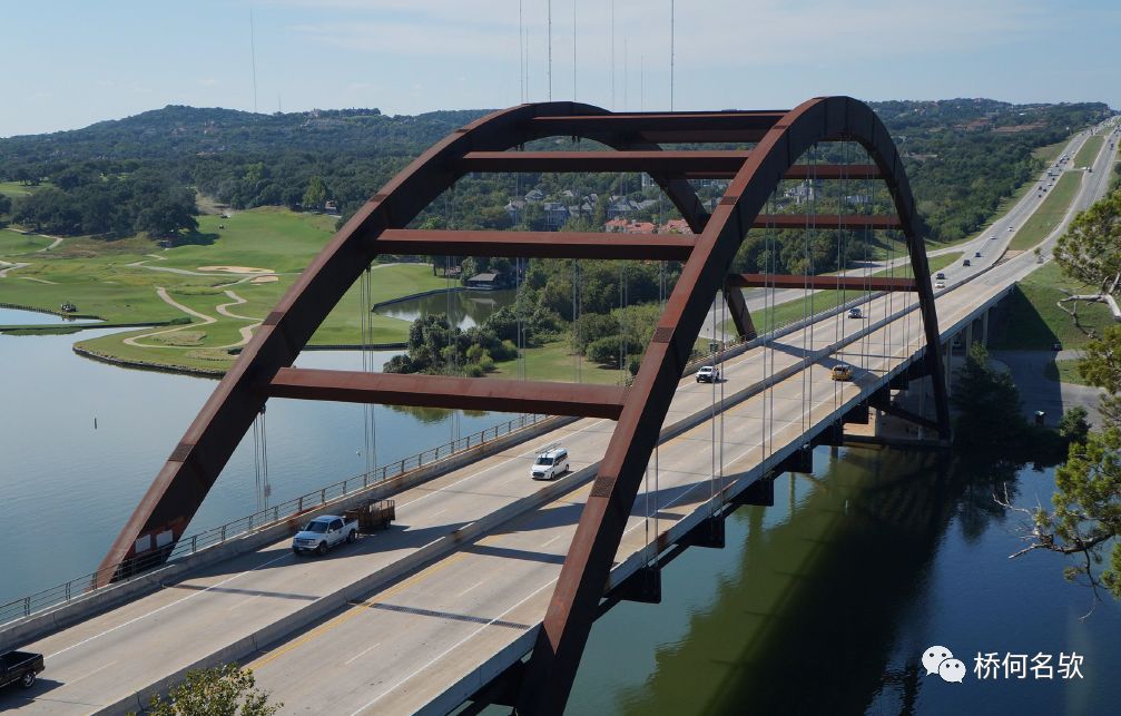 耐候钢要求 排水处理非常 细致, 有积水的地方就不容易形成保护层, 水