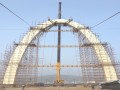 超宽连续钢箱梁及拱塔斜拉装饰桥施工技术