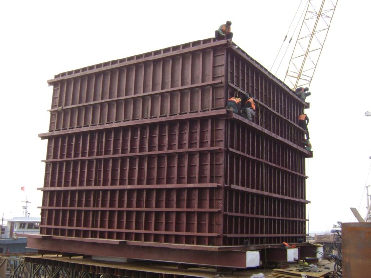 钢箱梁大桥施工技术资料下载-[青岛]钢箱梁大桥施工技术（图片较多）