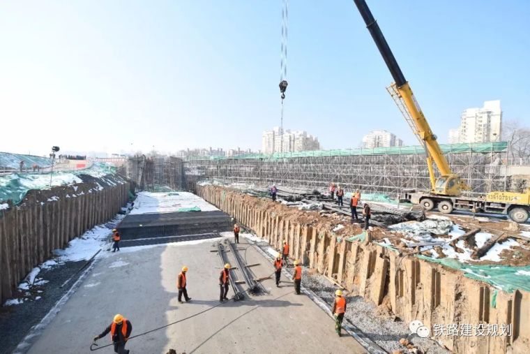 铁路站房临建资料下载-全国各重点铁路项目陆续复工，迟来的开端