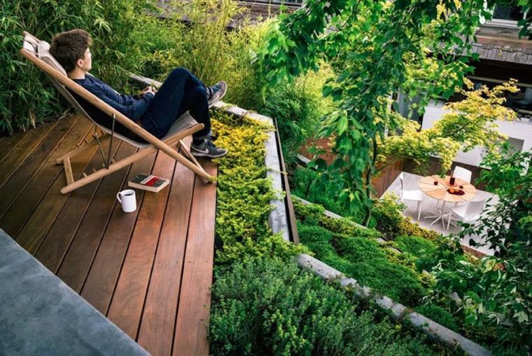 休息平台改造资料下载-联排别墅后院被改造成空中花园