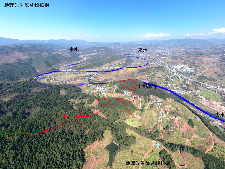 鸟瞰墓穴,龙河和鸭庄溪逆水来朝