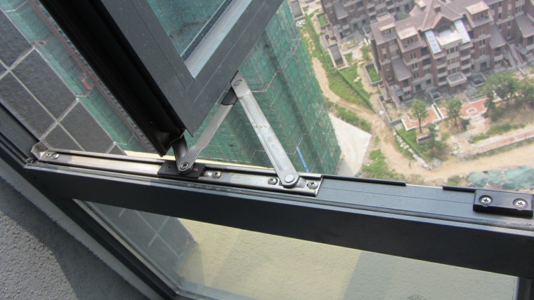 阳台铝合金门安装资料下载-铝合金门窗安装施工样板