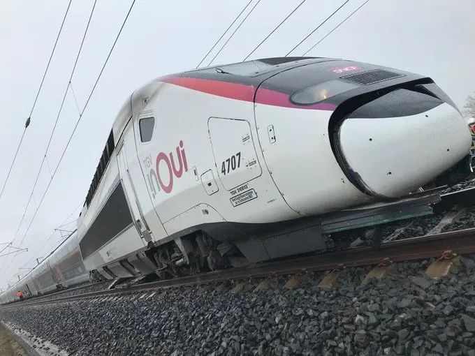 高速滑坡设计资料下载-突发，法国一TGV高速列车脱轨系滑坡引起