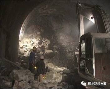 千枚岩隧道爆破资料下载-岩土施工之隧道不良地质常见防治措施（一）