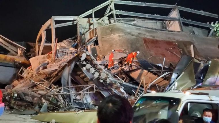 新冠肺炎医院应急处置资料下载-泉州酒店坍塌10死38伤！还有23人正在搜救！
