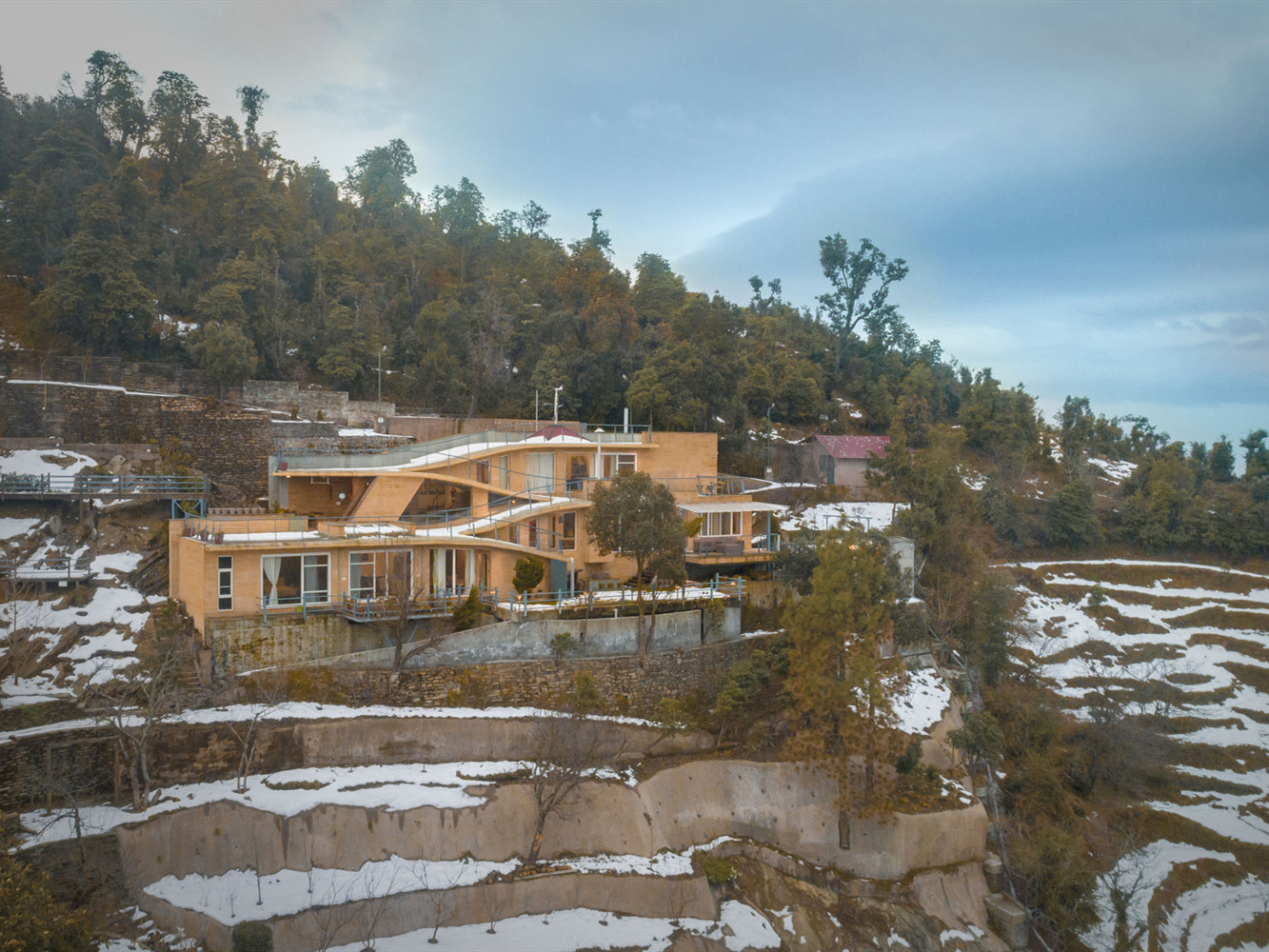 印度在山上的房子-蚂蚁工作室-居住建筑案例-筑龙建筑设计论坛
