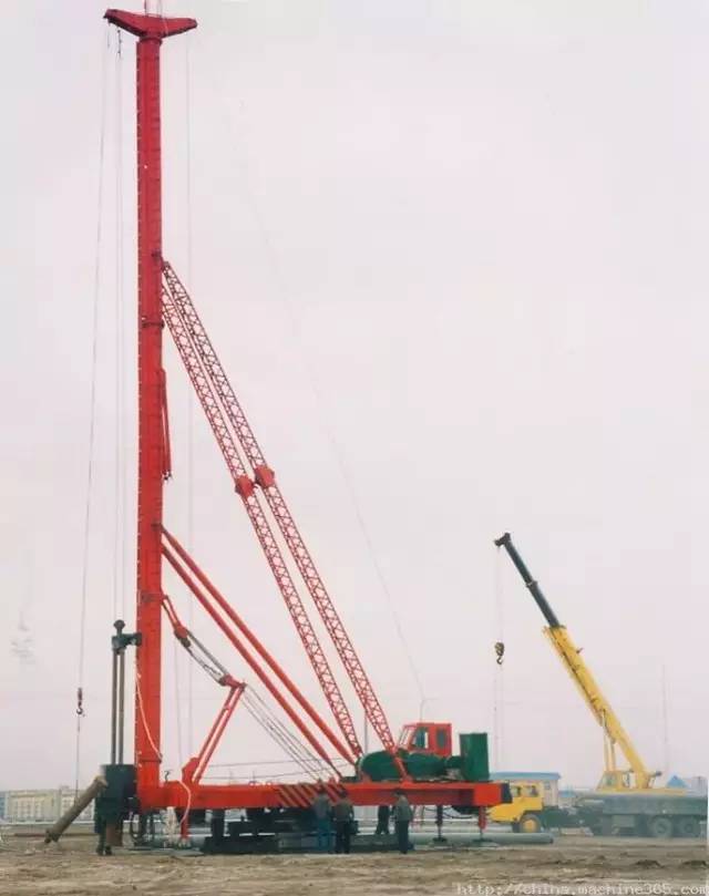 滚管式打桩机  ▼ 导杆式打桩机  ▼