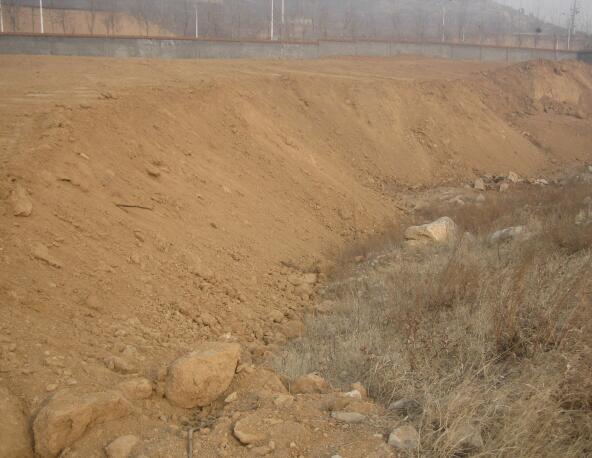 现场冲沟回填厚度