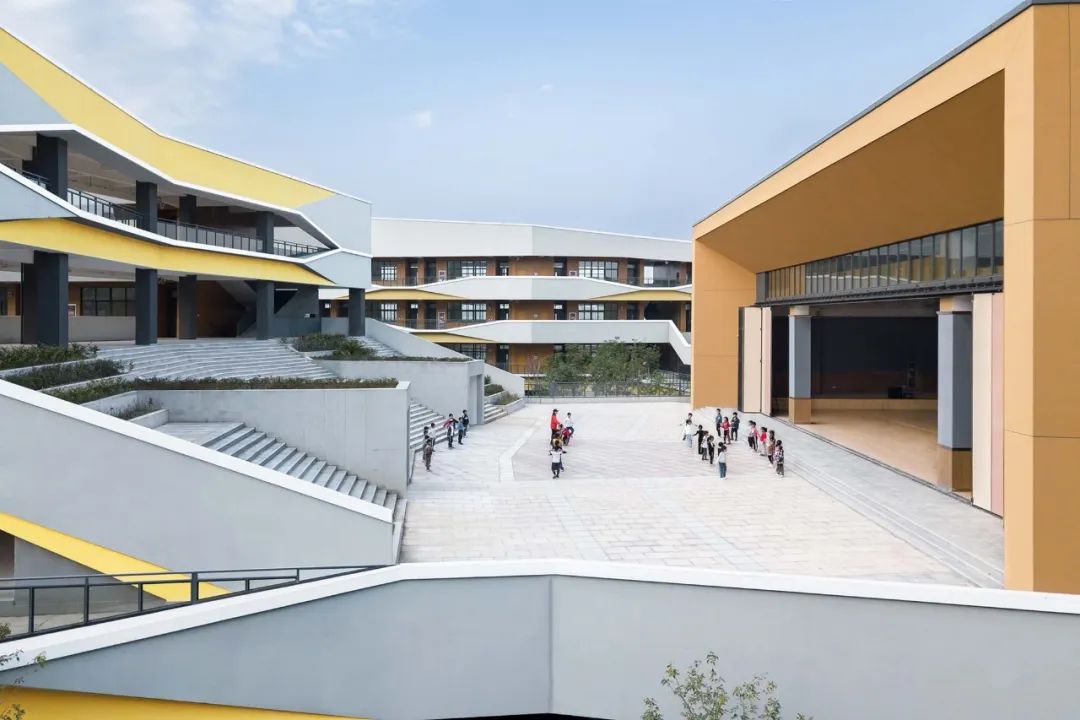 学校建筑的创新性—— 大院模式的优点