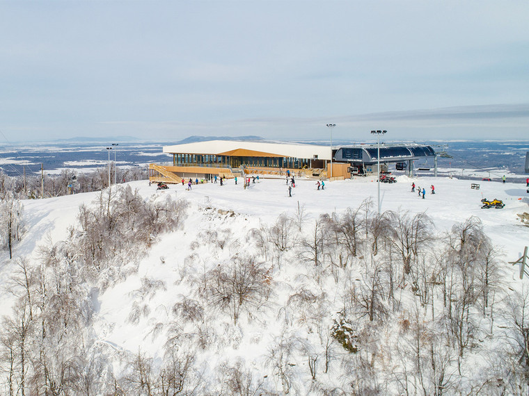 加拿大Bromont山顶小屋