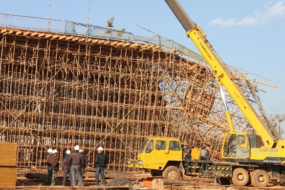 建筑满堂支撑架计算资料下载-桥梁工程中满堂支撑架的设计计算及构造要求