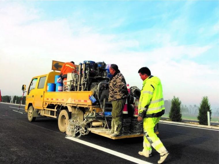 高速公路cad标线资料下载-高速公路快速养护标线系统探索与实施