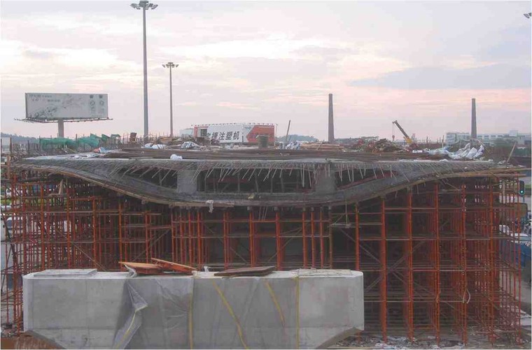 现浇鱼腹型箱梁碗扣支架