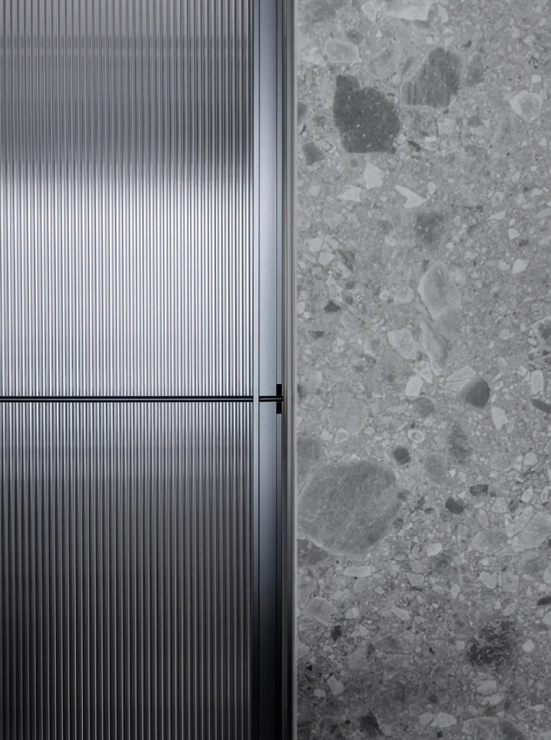 [分享]大理石 木格栅,中性灰大平层,简雅舒适