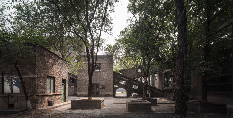 山西平遥国际电影展主场馆-011-pingyao-diesel-engine-factory-renovation-for-pingyao-international-film-festival-china-by-architectural-design-and-research-institute-of-tsinghua-university