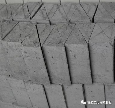 提前将需要预制的门,窗洞口过梁,斜顶砖用的砼三角块,门垛配砌用的砼