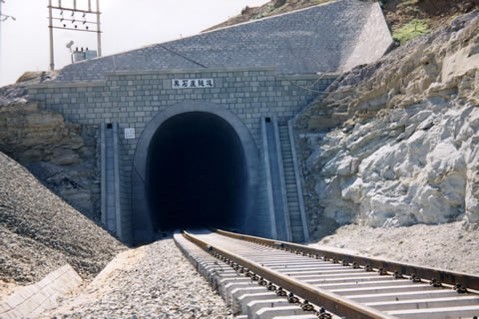 隧道主体施工资料下载-隧道主体及附属建筑物构造（243页）