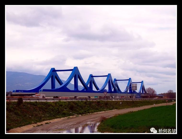 75m跨桥梁资料下载-西班牙两座跨路高铁桥设计