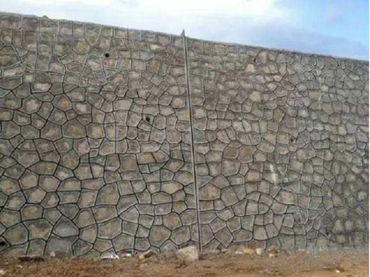 浆砌石挡土墙施工图片资料下载-公路工程片石混凝土挡土墙施工方案