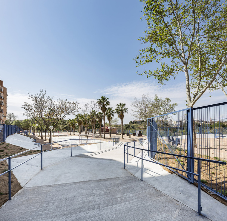 西班牙Carmen Carpintero公园-006-carmen-carpintero-park-by-tambori-arquitectes-and-maria-gil