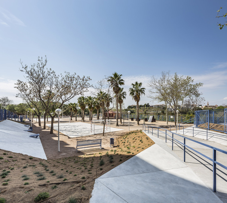 西班牙Carmen Carpintero公园-007-carmen-carpintero-park-by-tambori-arquitectes-and-maria-gil