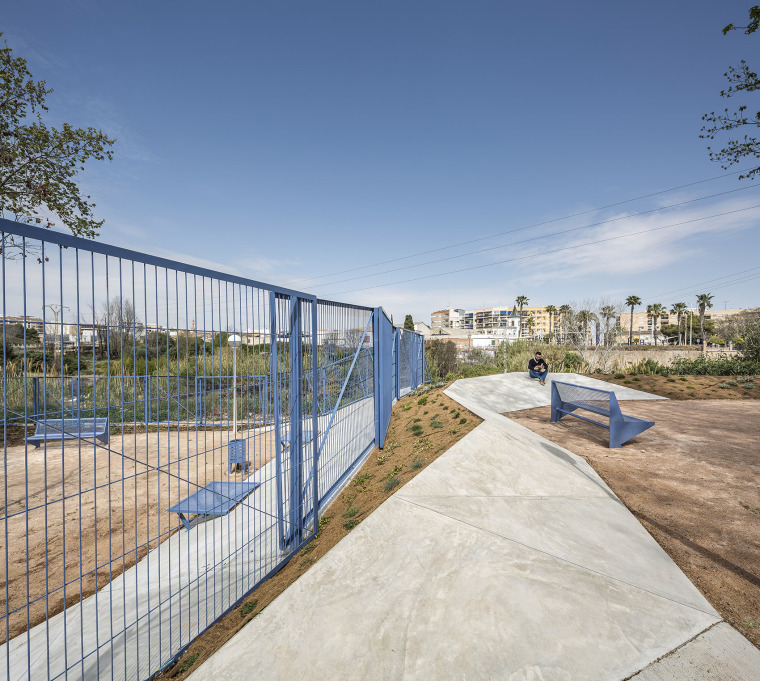 西班牙Carmen Carpintero公园-003-carmen-carpintero-park-by-tambori-arquitectes-and-maria-gil