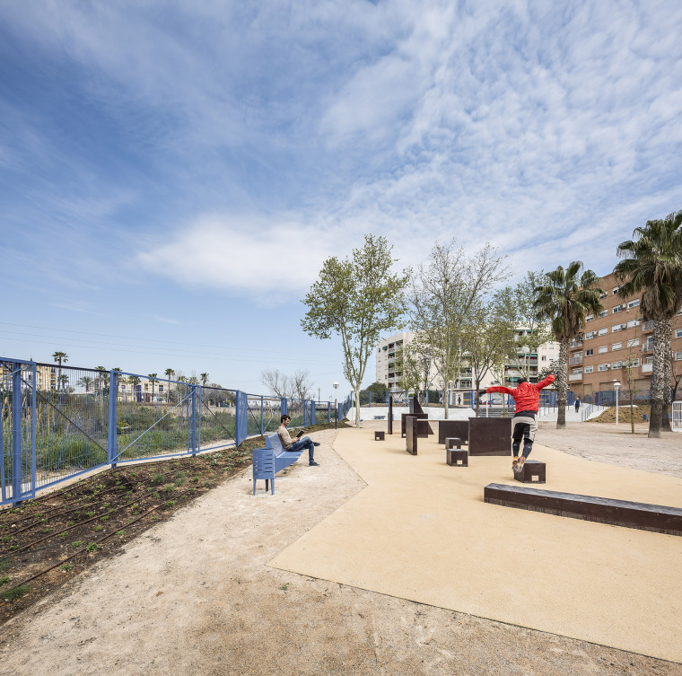 西班牙Carmen Carpintero公园-013-carmen-carpintero-park-by-tambori-arquitectes-and-maria-gil