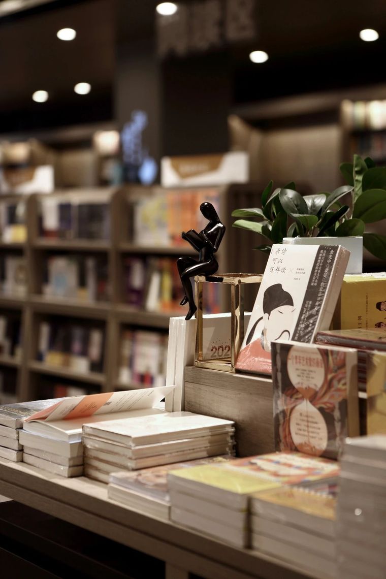 广东新华发行集团惠阳新华书店室内实景图