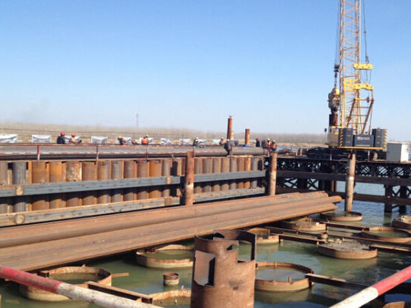 桥施工技术培训资料下载-特大桥大型深水锁扣钢管桩围堰施工技术培训