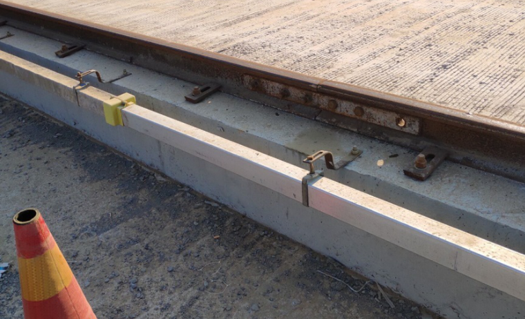 龙门吊轨道滑线槽