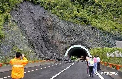 隧道设计工作措施资料下载-公路隧道塌方的原因分析及其防治措施