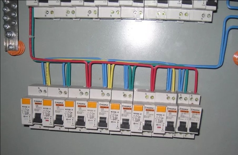 图文教你如何做好配电箱内部配线_11