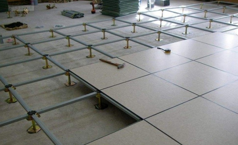 架空地板线槽资料下载-机房防静电地板如何施工？规范及要求是什么