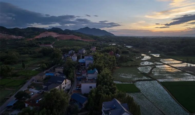 cad农村房子资料下载-回到乡村，建一栋漂亮的房子