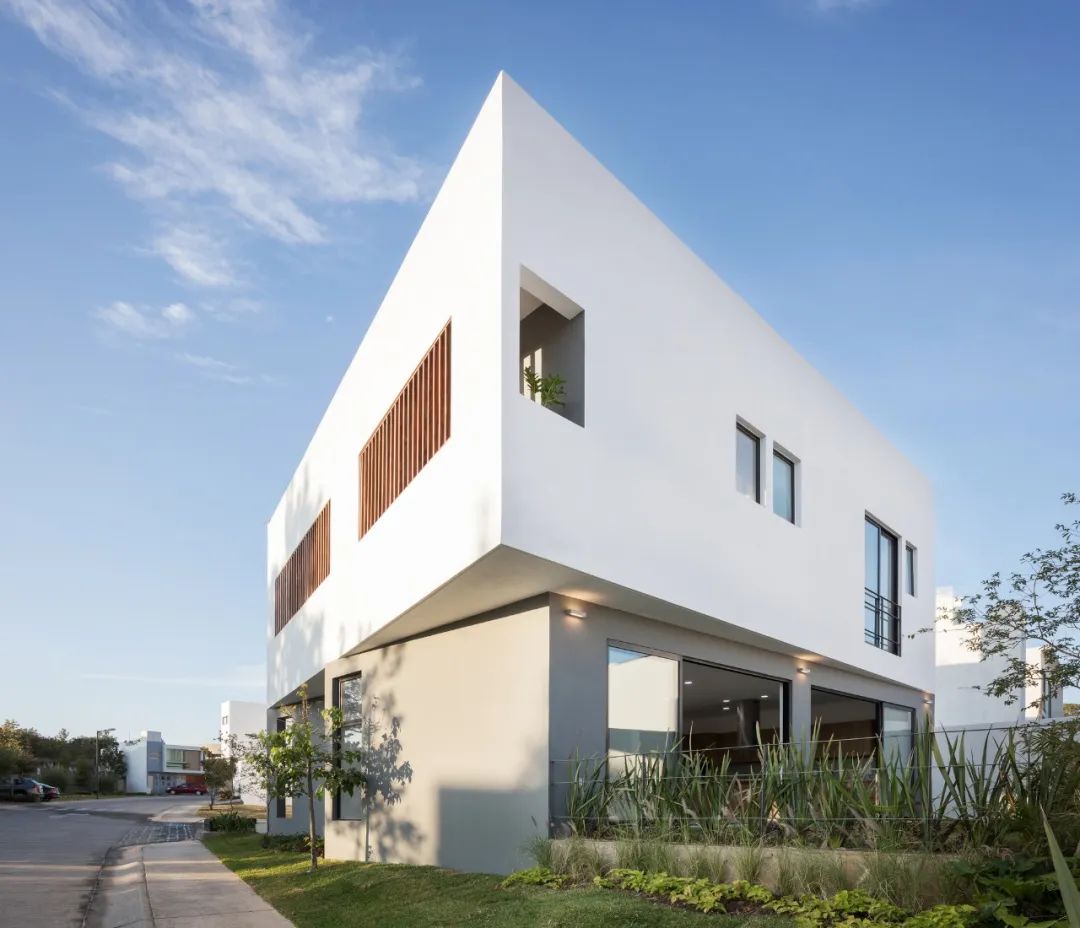 [分享]那些你无法拒绝的白色建筑