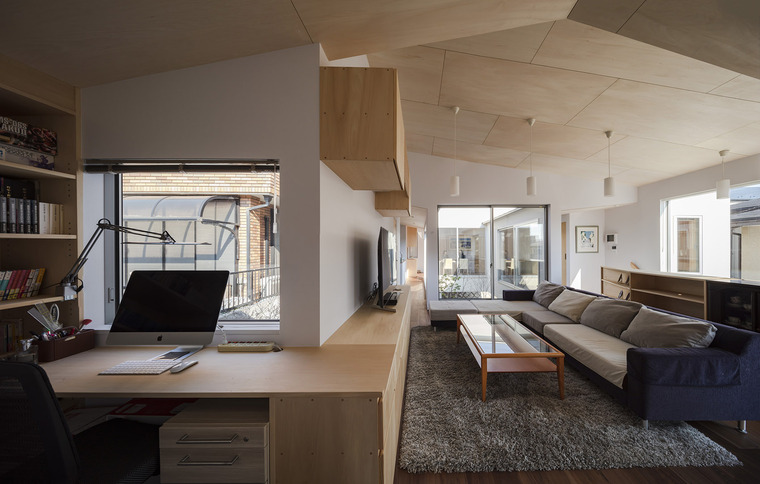 12-acquired-stilt-house-by-dog