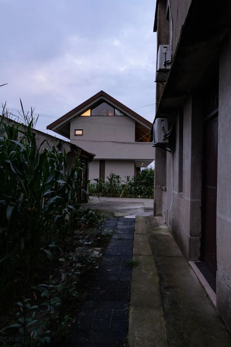 乡村住宅调研资料下载-面向田野的住宅