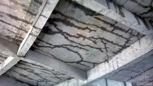 大体积混凝土裂缝修补方案资料下载-混凝土裂缝产生的原因及处理方法！